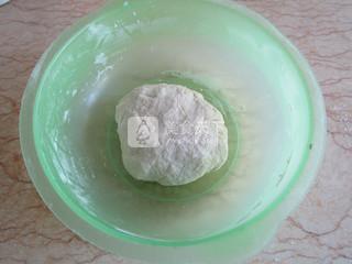 手撕大<a href=/shicai/mimian/MianBao/index.html target=_blank><u>面包</u></a>