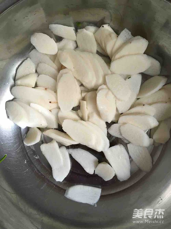 <a href=/shicai/shucai/ShanYao/index.html target=_blank><u>山药</u></a>炒<a href=/shicai/shucai/MuEr/index.html target=_blank><u>木耳</u></a>的做法