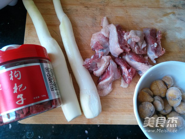 <a href=/shicai/guopin/LiZi/index.html target=_blank><u>栗子</u></a>麻鸭汤的做法