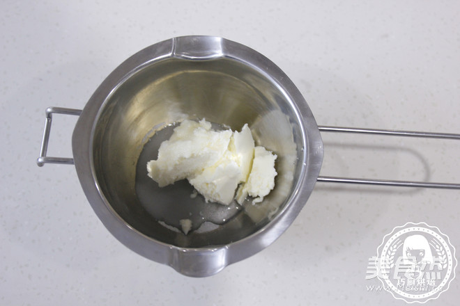 <a href=/shicai/guopin/ManYueMei/index.html target=_blank><u>蔓越莓</u></a>乳酪戚风的做法