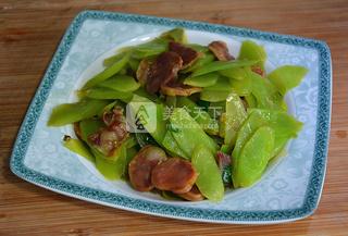 <a href=/shicai/rouqin/XiangChang/index.html target=_blank><u>香肠</u></a>炒<a href=/shicai/shucai/WoSun/index.html target=_blank><u>莴笋</u></a>