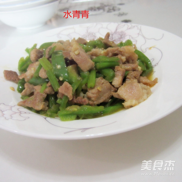 <a href=/shicai/shucai/XiQin/index.html target=_blank><u>西芹</u></a><a href=/shicai/shucai/QingJiao/index.html target=_blank><u>青椒</u></a>肉丝的做法