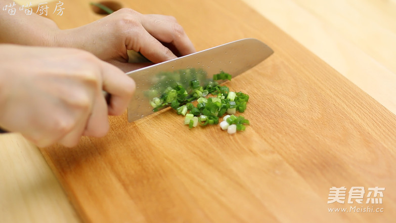 <a href=/shicai/shucai/LianOu/index.html target=_blank><u>莲<a href=/shicai/shucai/Ou/index.html target=_blank><u>藕</u></a></u></a><a href=/shicai/guopin/HuaSheng/index.html target=_blank><u>花生</u></a><a href=/shicai/rouqin/PaiGu/index.html target=_blank><u>排骨</u></a>汤的做法