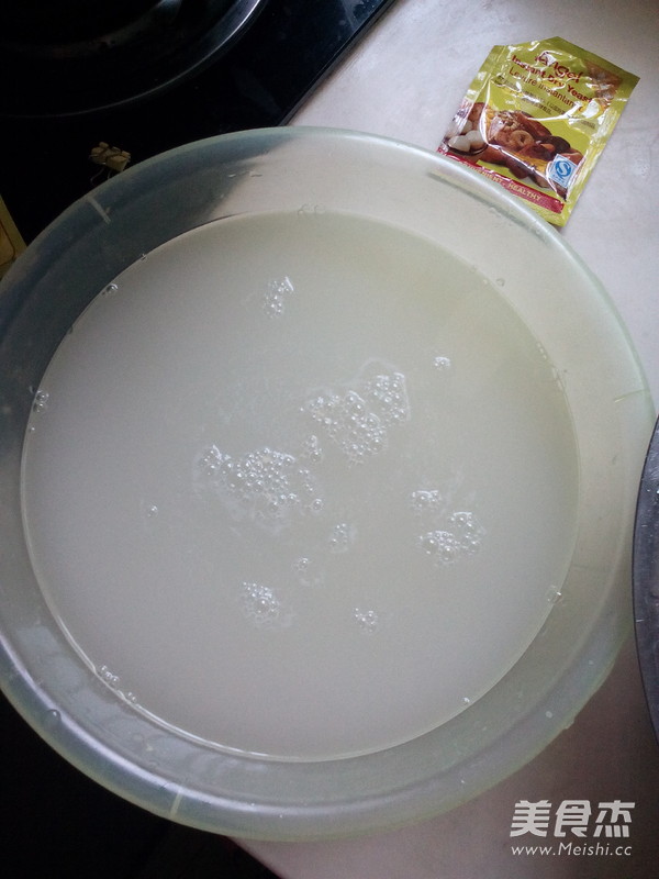 <a href=/shicai/mimian/YuMiMian/index.html target=_blank><u><a href=/shicai/mimian/YuMi/index.html target=_blank><u>玉米</u></a>面</u></a>大馒头的做法