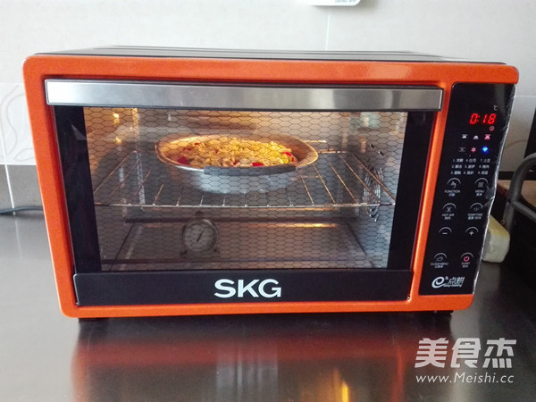 咖喱<a href=/shicai/rouqin/ZhengJi/index.html target=_blank><u>鸡肉</u></a>披萨的做法