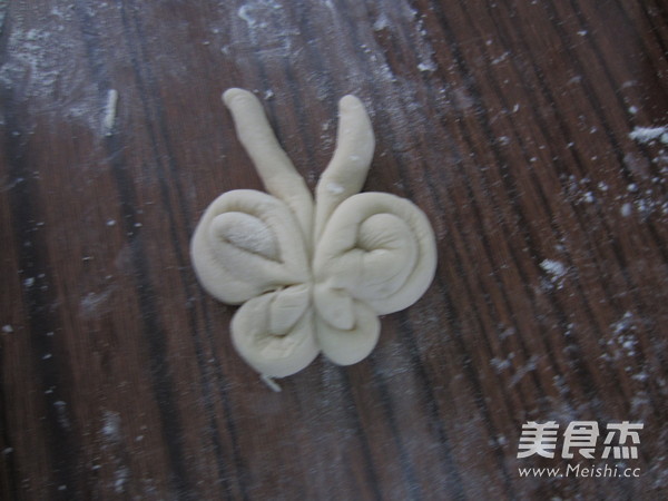 蝴蝶花卷的做法