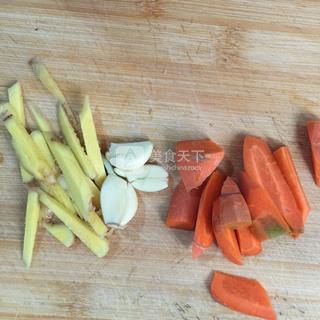 <a href=/shicai/shucai/LuoBo/index.html target=_blank><u>萝卜</u></a><a href=/shicai/rouqin/PaiGu/index.html target=_blank><u>排骨</u></a>汤