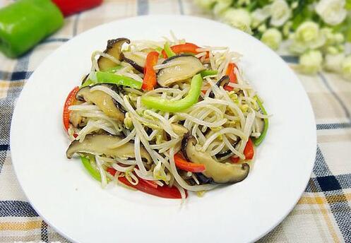 混搭美味<a href=/shicai/shucai/XiangGu/index.html target=_blank><u>香菇</u></a>炒<a href=/shicai/shucai/DouYa/index.html target=_blank><u>豆芽</u></a>怎么做？