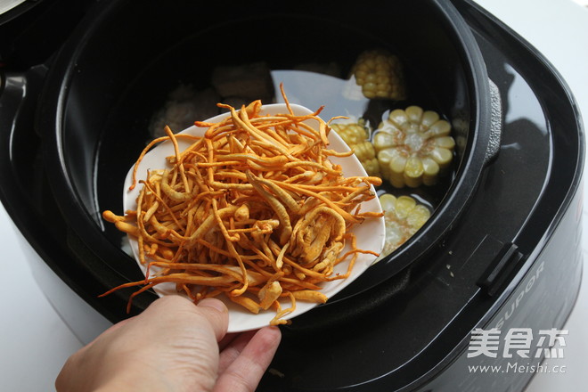 #苏泊尔#<a href=/shicai/mimian/YuMi/index.html target=_blank><u>玉米</u></a>虫草花<a href=/shicai/rouqin/PaiGu/index.html target=_blank><u>排骨</u></a>汤的做法