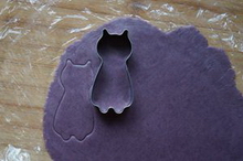 <a href=/shicai/shucai/XiangYu/index.html target=_blank><u>香芋</u></a>小猫饼干步骤8