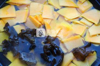 杂蔬炒<a href=/shicai/shucai/NanGua/index.html target=_blank><u>南瓜</u></a>