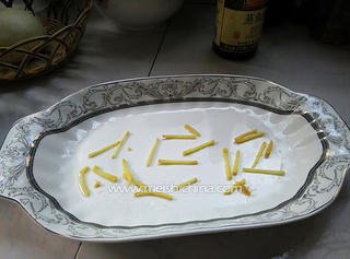 清蒸<a href=/shicai/shuichanpin/BianYu/index.html target=_blank><u>鳊鱼</u></a>