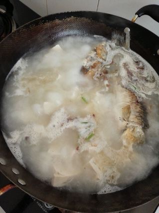 鲫<a href=/shicai/shuichanpin/YuDoufu/index.html target=_blank><u>鱼<a href=/shicai/mimian/DouFu/index.html target=_blank><u>豆腐</u></a></u></a>汤