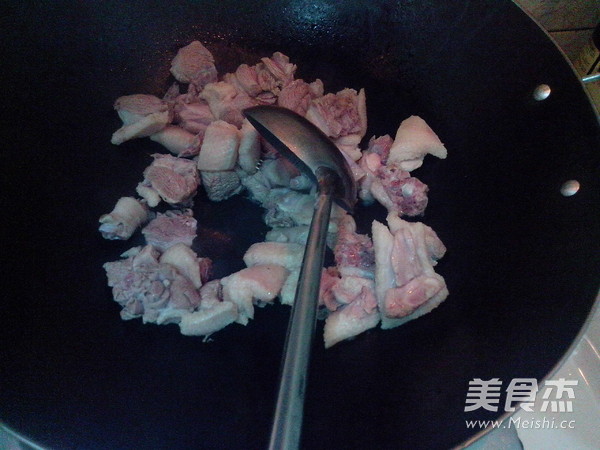 白<a href=/shicai/shucai/LuoBo/index.html target=_blank><u>萝卜</u></a>煲<a href=/shicai/rouqin/YaRou/index.html target=_blank><u>鸭肉</u></a>的做法