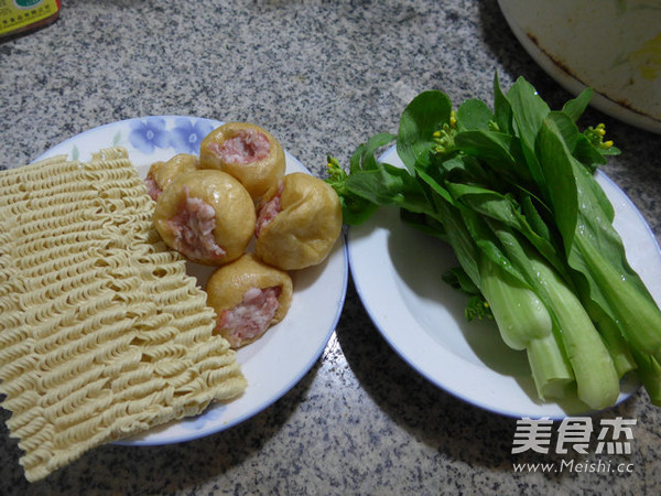 肉面筋菜芯波纹面的做法