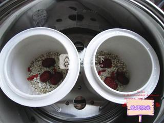 <a href=/shicai/shucai/YinEr/index.html target=_blank><u>银耳</u></a><a href=/shicai/mimian/NuoMi/index.html target=_blank><u>糯米</u></a>红<a href=/shicai/guopin/Zao/index.html target=_blank><u>枣</u></a>粥