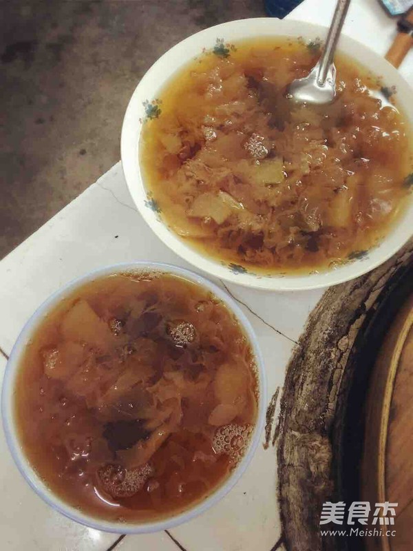 <a href=/shicai/shucai/YinEr/index.html target=_blank><u>银耳</u></a>雪<a href=/shicai/guopin/Li/index.html target=_blank><u>梨</u></a>红<a href=/shicai/guopin/Zao/index.html target=_blank><u>枣</u></a>羹的做法