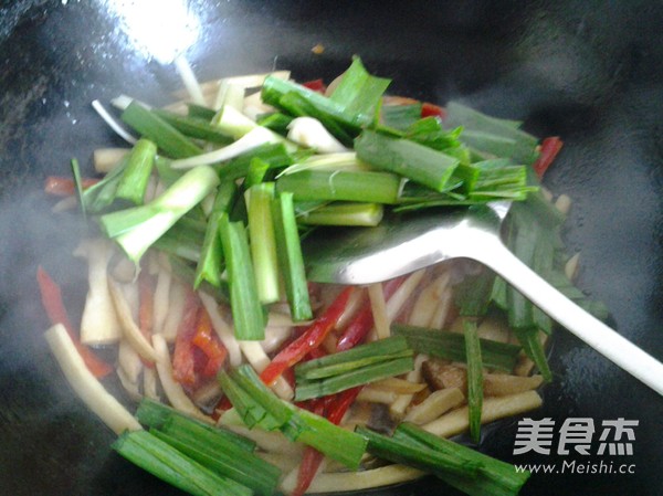 素炒<a href=/shicai/shucai/XingBaoGu/index.html target=_blank><u><a href=/shicai/guopin/Xing/index.html target=_blank><u>杏</u></a>鲍菇</u></a>的做法