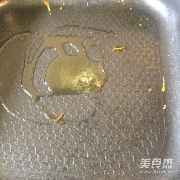 <a href=/shicai/shucai/HuLuoBo/index.html target=_blank><u>胡<a href=/shicai/shucai/LuoBo/index.html target=_blank><u>萝卜</u></a></u></a><a href=/shicai/rouqin/JiDan/index.html target=_blank><u>鸡蛋</u></a>炒面的做法