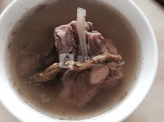 石斛<a href=/shicai/rouqin/JiGu/index.html target=_blank><u>脊骨</u></a>汤