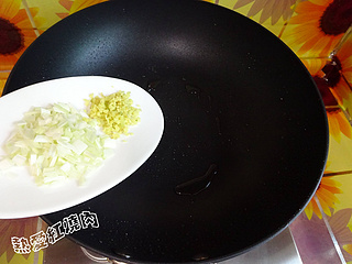 彩椒<a href=/shicai/guopin/YaoGuo/index.html target=_blank><u>腰果</u></a>鸡丁