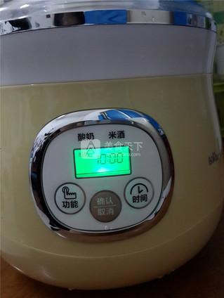 自制<a href=/shicai/mimian/SuanNai/index.html target=_blank><u>酸奶</u></a>