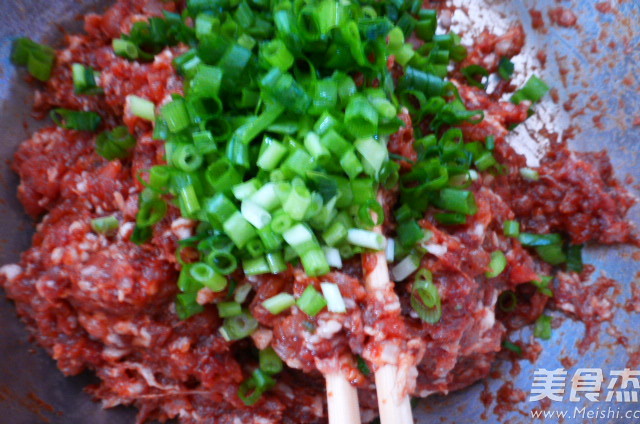 <a href=/shicai/rouqin/ZhuRou/index.html target=_blank><u>猪肉</u></a><a href=/shicai/shucai/YuanBaiCai/index.html target=_blank><u>圆<a href=/shicai/shucai/BaiCai/index.html target=_blank><u>白菜</u></a></u></a>饺子的做法