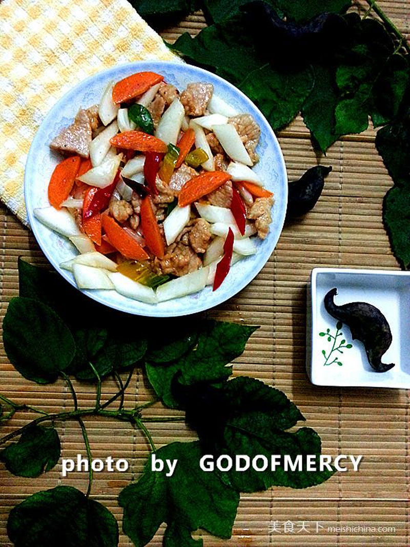 舌尖上的高考:舒缓压力<a href=/shicai/shucai/BaiCai/index.html target=_blank><u>白菜</u></a>炒肉片