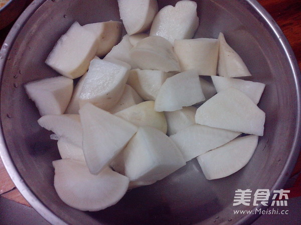 白<a href=/shicai/shucai/LuoBo/index.html target=_blank><u>萝卜</u></a>煲<a href=/shicai/rouqin/YaRou/index.html target=_blank><u>鸭肉</u></a>的做法