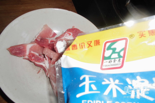 <a href=/shicai/shucai/XingBaoGu/index.html target=_blank><u><a href=/shicai/guopin/Xing/index.html target=_blank><u>杏</u></a>鲍菇</u></a>炒肉的做法