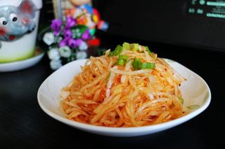 凉拌白<a href=/shicai/shucai/LuoBo/index.html target=_blank><u>萝卜</u></a>丝