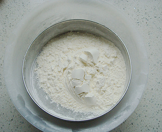 六寸中空海绵蛋糕