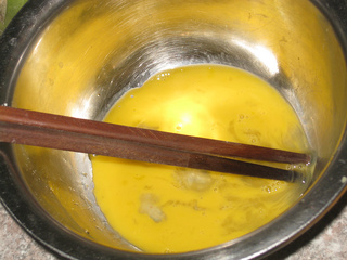 <a href=/shicai/shuichanpin/SanWenYu/index.html target=_blank><u>三文鱼</u></a>蒸蛋(宝宝菜)