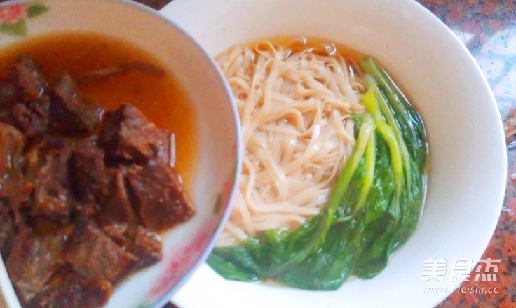 <a href=/shicai/rouqin/NiuNan/index.html target=_blank><u>牛腩</u></a>面的做法