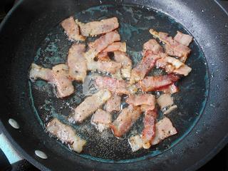 迷你<a href=/shicai/rouqin/PeiGen/index.html target=_blank><u>培根</u></a><a href=/shicai/rouqin/AnChun/index.html target=_blank><u>鹌鹑</u></a>蛋披萨