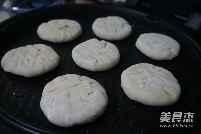 <a href=/shicai/shucai/LuoBo/index.html target=_blank><u>萝卜</u></a>丝饼的做法