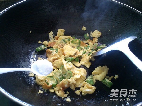 尖椒炒<a href=/shicai/rouqin/JiDan/index.html target=_blank><u>鸡蛋</u></a>的做法