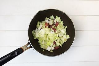 腊肠炒<a href=/shicai/mimian/NianGao/index.html target=_blank><u>年糕</u></a>