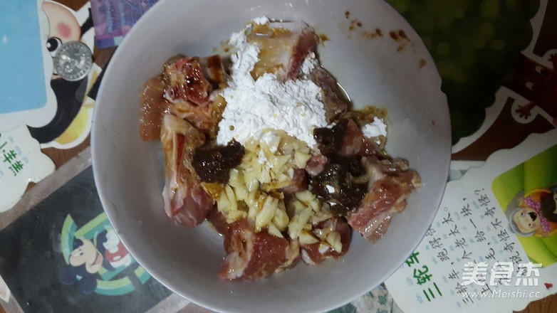 沙茶<a href=/shicai/rouqin/PaiGu/index.html target=_blank><u>排骨</u></a>的做法