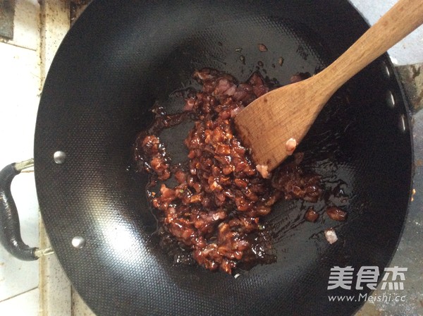 <a href=/shicai/shucai/XingBaoGu/index.html target=_blank><u><a href=/shicai/guopin/Xing/index.html target=_blank><u>杏</u></a>鲍菇</u></a><a href=/shicai/shucai/HuLuoBo/index.html target=_blank><u>胡<a href=/shicai/shucai/LuoBo/index.html target=_blank><u>萝卜</u></a></u></a>肉酱的做法