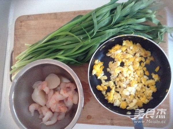 <a href=/shicai/shucai/JiuCai/index.html target=_blank><u>韭菜</u></a>盒子的做法