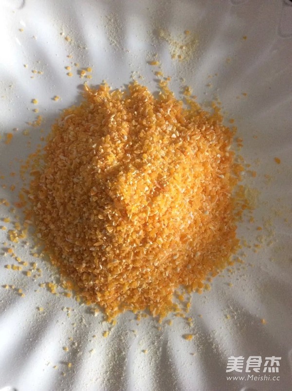 <a href=/shicai/mimian/YuMiMian/index.html target=_blank><u><a href=/shicai/mimian/YuMi/index.html target=_blank><u>玉米</u></a>面</u></a>煎饺的做法