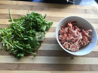 金针菇<a href=/shicai/rouqin/FeiNiu/index.html target=_blank><u>肥牛</u></a>汤