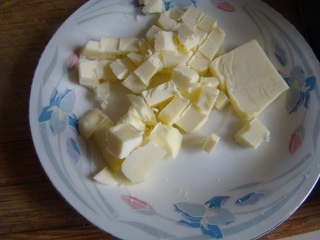 牛油砂糖<a href=/shicai/mimian/MianBao/index.html target=_blank><u>面包</u></a>