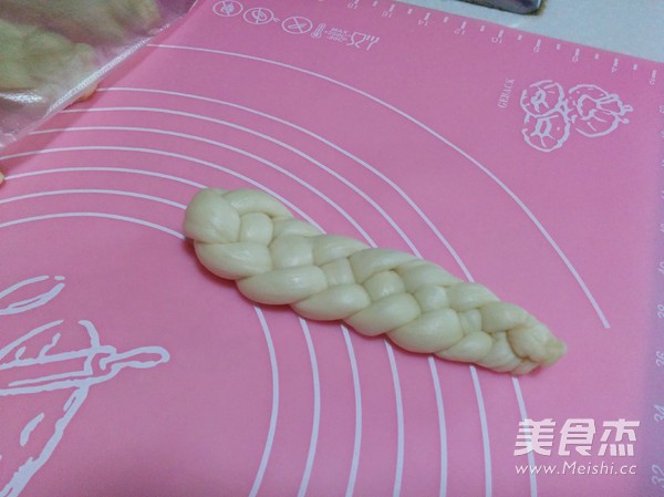 香葱<a href=/shicai/mimian/ZhiShi/index.html target=_blank><u>芝士</u></a>绣球包的做法