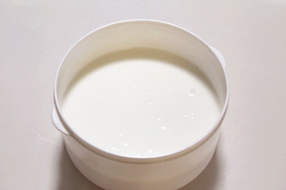 樱<a href=/shicai/guopin/Tao/index.html target=_blank><u>桃</u></a><a href=/shicai/mimian/SuanNai/index.html target=_blank><u>酸奶</u></a>