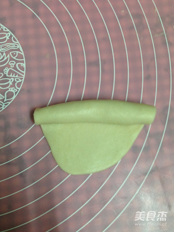 自制<a href=/shicai/mimian/LvDou/index.html target=_blank><u>绿豆</u></a>饼的做法