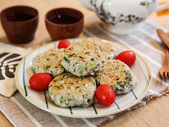 香脆马蹄煎鱼饼怎么做?