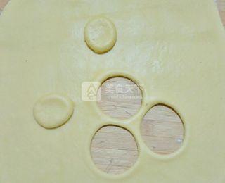 龙猫<a href=/shicai/mimian/MianBao/index.html target=_blank><u>面包</u></a>