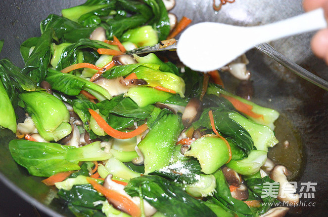 <a href=/shicai/shucai/XiangGu/index.html target=_blank><u>香菇</u></a><a href=/shicai/shucai/QingCai/index.html target=_blank><u>青菜</u></a>的做法